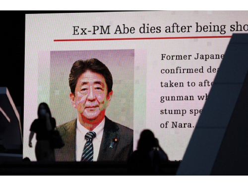 Per išpuolį pašautas buvęs Japonijos premjeras Sh. Abe mirė